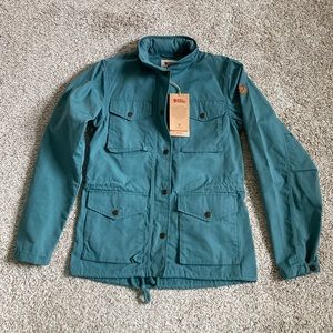 Fjallraven Women’s Raven Jacket in Frost Green